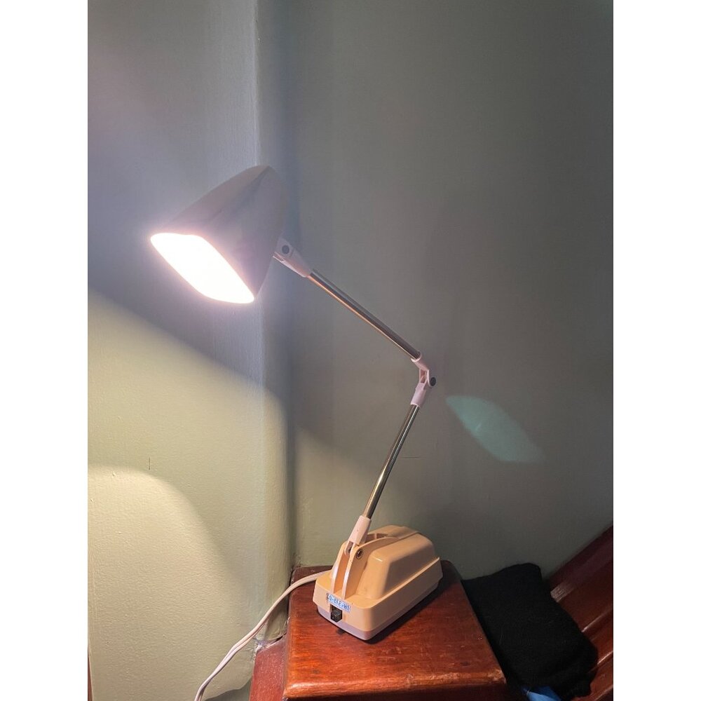 Vintage MCM Cygnet-Lite Model X317 Yellow gold Folding Desk Lamp - Picture 16 of 16
